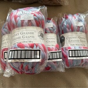 Loops & Threads Chunky Grande Yarn in Red/Lavender - 4 Skeins